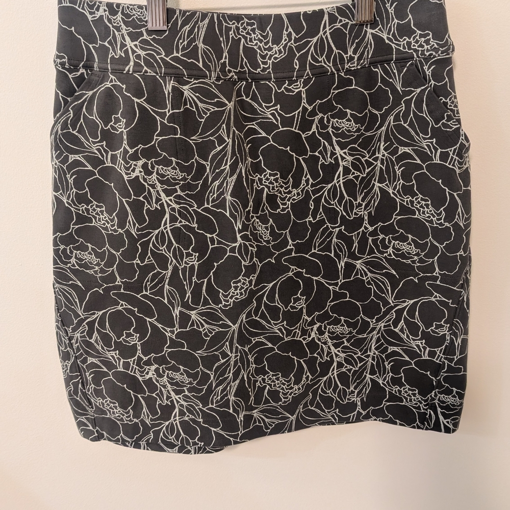 Duluth Trading Company Noga Gray and White Floral Skort Size XS - Picture 2 of 12
